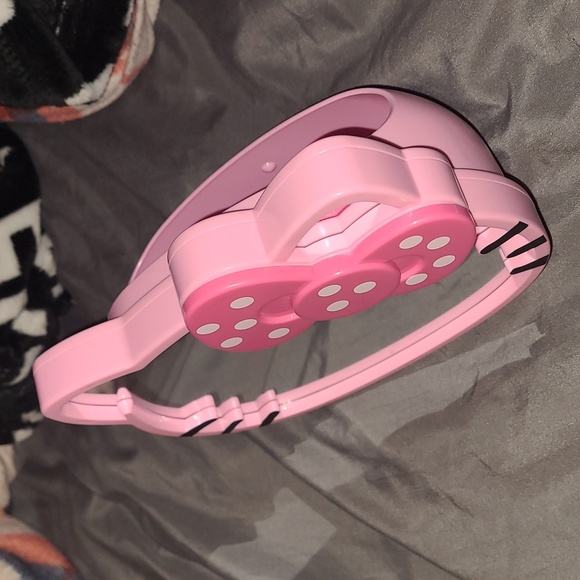 Hello Kitty Mirror w Brush Holder - Picture 11 of 13